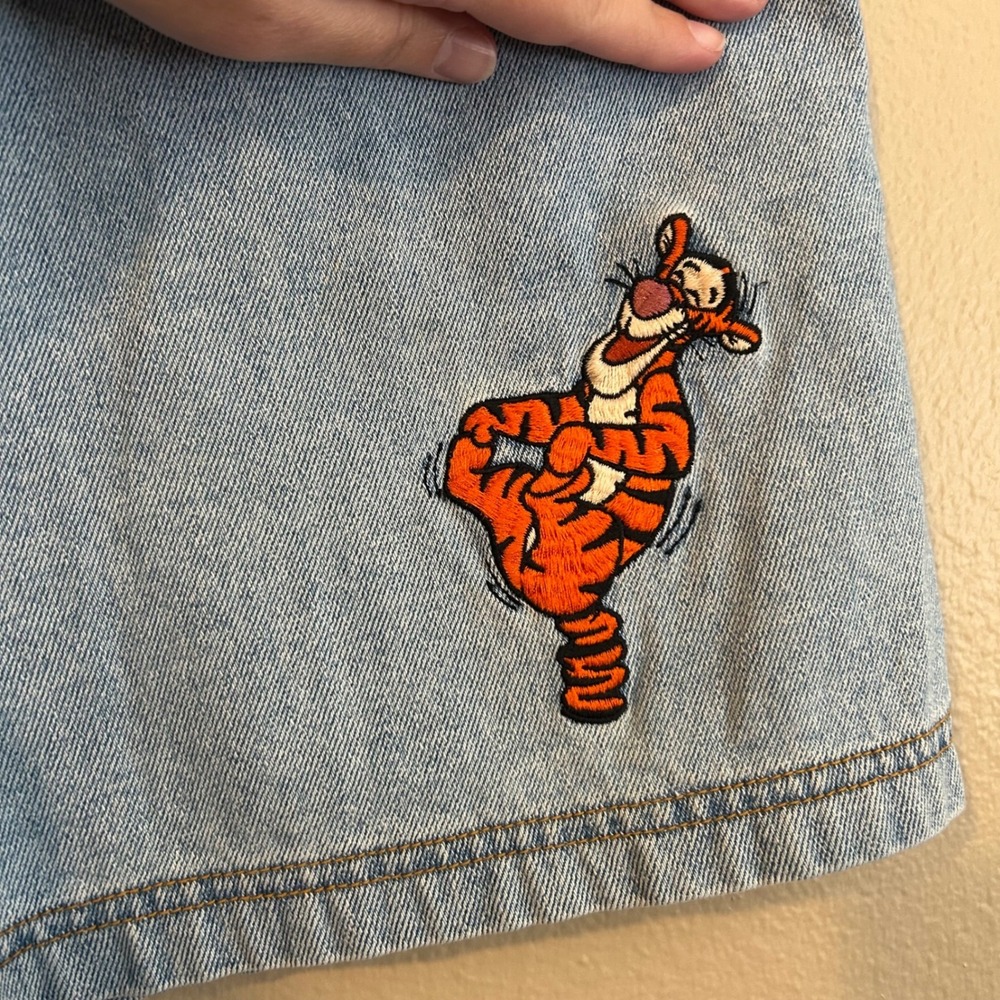 Vintage High Waisted Original Tigger Patch Demin Rivet Shorts - Mickey Inc. - Picture 9 of 17